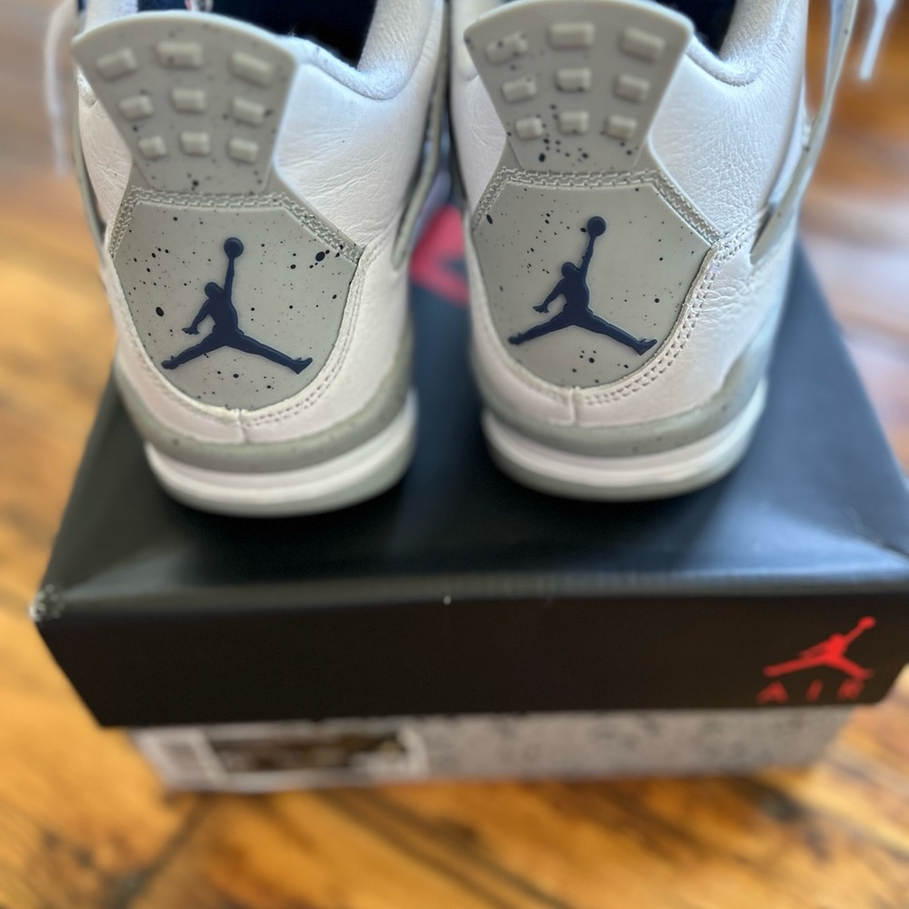 Size 5.5 Air Jordan 4 Retros, Amazing condition, Box, Barely worn. - Picture 5 of 8